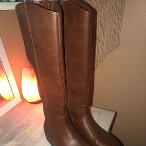 Tall riding boots